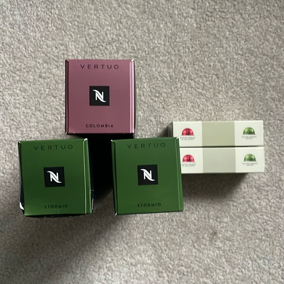 NIB - Nespresso VERTUO Capsules sleeves of Columbia, Stormio, and samples - Picture 2 of 6